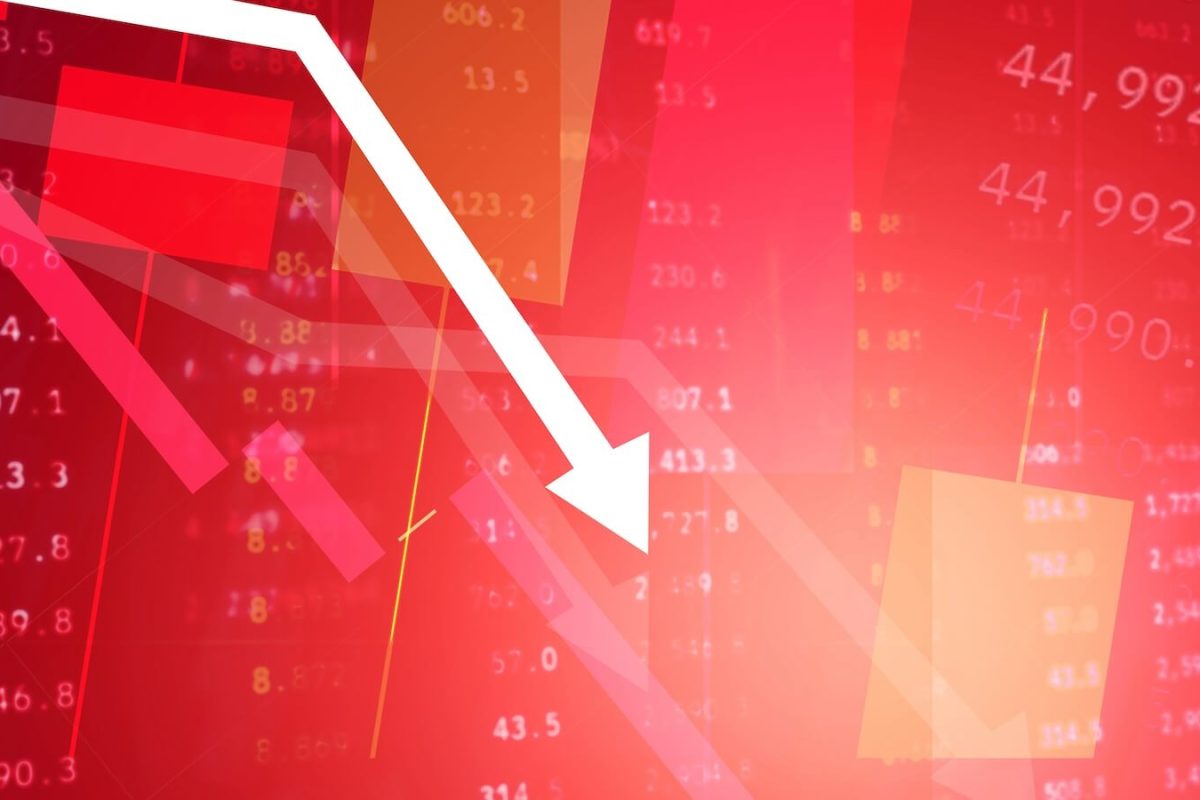 Stock Market Dips Below 200-Day Moving Average: Are Your Investments Ready for a Shift?