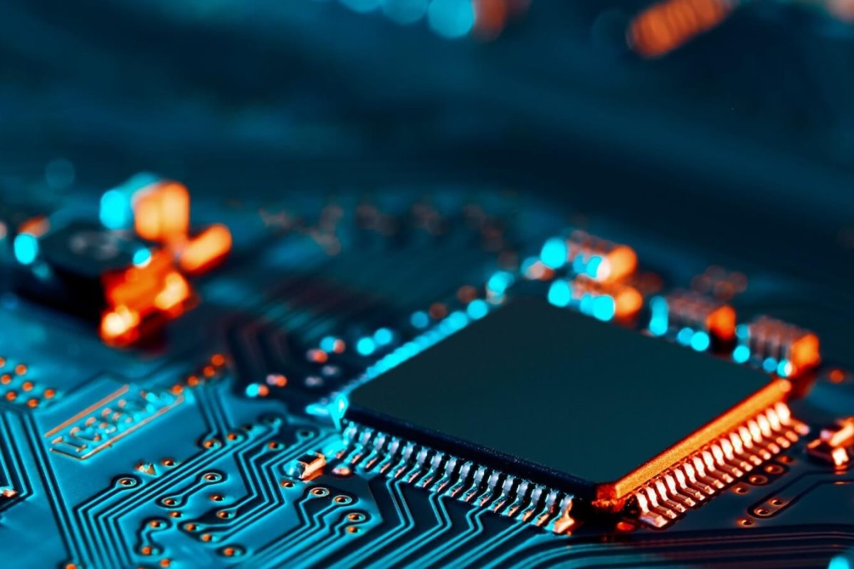 Tariff Tensions Ease, Nasdaq Soars — But is SMH the Emerging Leader?