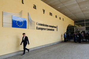 EU proposes €2 handling fee on online parcels in customs overhaul targeting global e-commerce