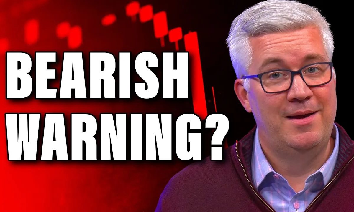 Is the S&P 500 Flashing a Bearish Divergence?