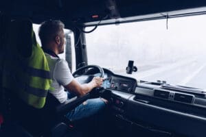 How to send parcels from Poland to the UK in 2025 – Without headaches or hidden costs