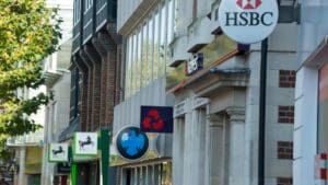 UK high street banks lose £100bn in savings as customers chase better rates online