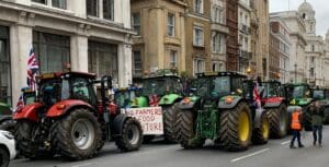 Farmers warn of crisis as poll shows 80% fear for survival and none back Labour