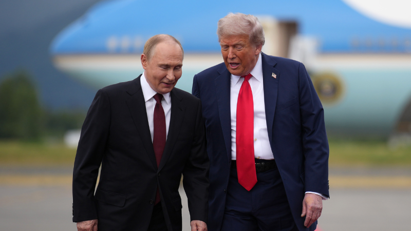 Back from Alaska, Trump starts week with crucial foreign policy talks over Ukraine war
