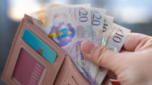 Government to give cash payouts to people in financial crisis
