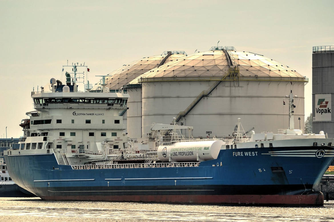 Brent Crude Price at $104: Bull and Bear Case After Houthi…